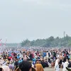 Wisatawan Banjiri Pantai Pangandaran Meski Angin Puting Beliung Sempat