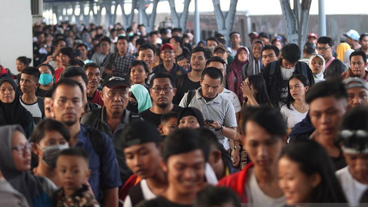 Penumpang Tiba Di Jakarta Saat Puncak Arus Balik Idul Adha Daop