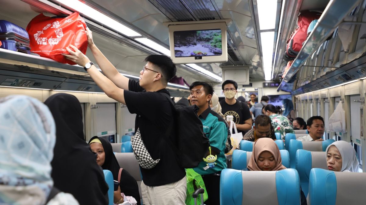 Libur Panjang Hari Raya Waisak Lonjakan Penumpang Kereta Api Naik