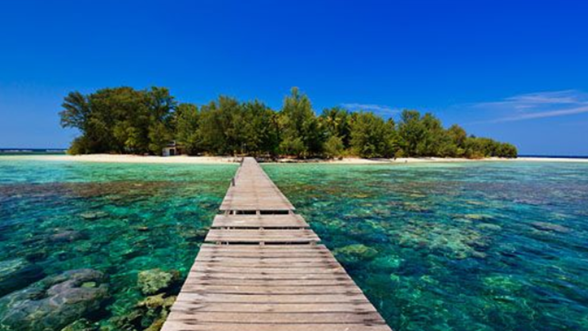 Eksotisme Alam Di Pantai Bobby Beach Karimunjawa Jepara Nikmati