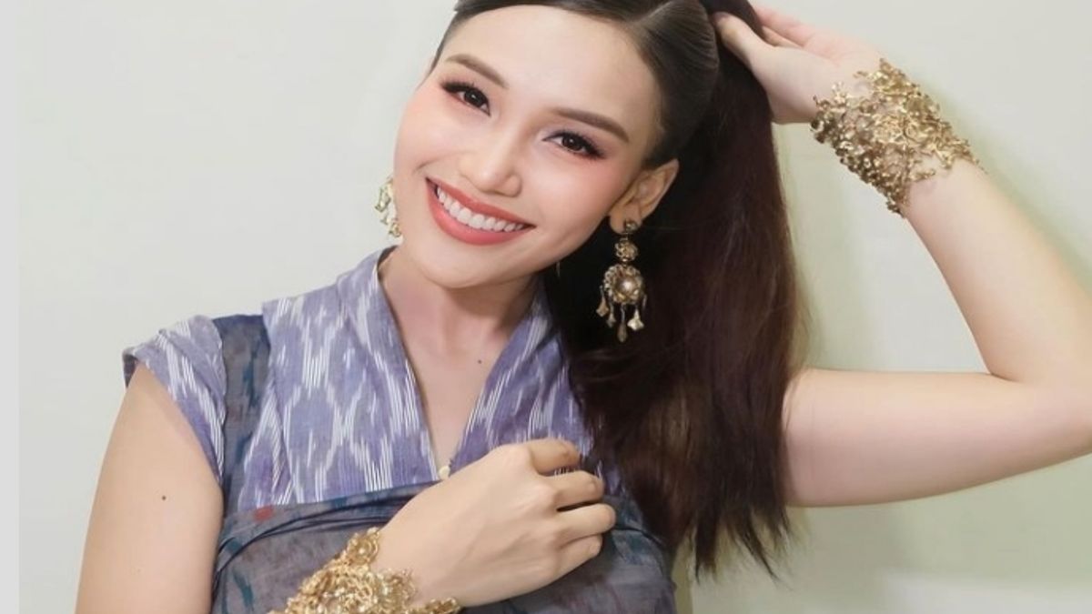 Ayu Ting Ting Dikabarkan Tunangan Dengan Anggota TNI Berpangkat Letkol