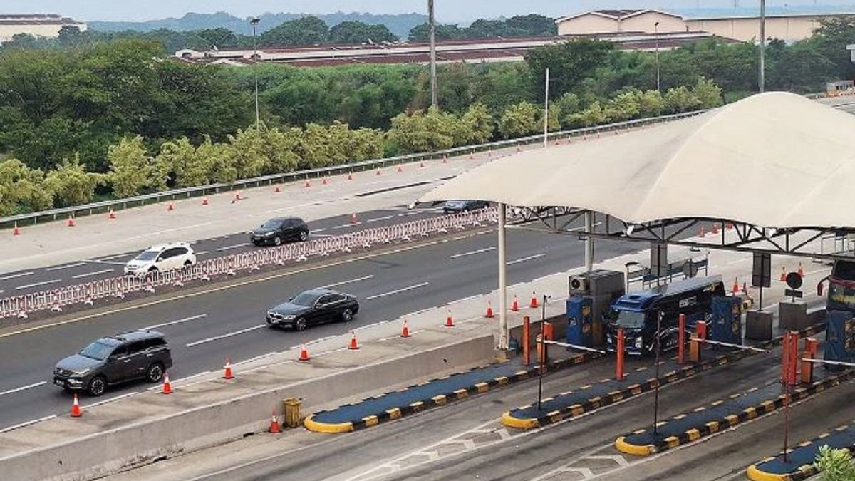 Contraflow Tol Jakarta Cikampek Diberlakukan Mulai Pukul 07 35 WIB