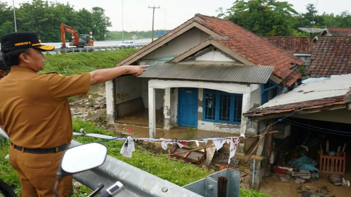 Tinjau Dampak Banjir Di Ujungjaya Pj Bupati Sumedang Ini Banjir