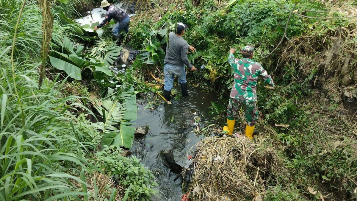 Angkat Sampah Sektor 7 Citarum Harun Sub 1 Aliran Sungai Makin Lancar