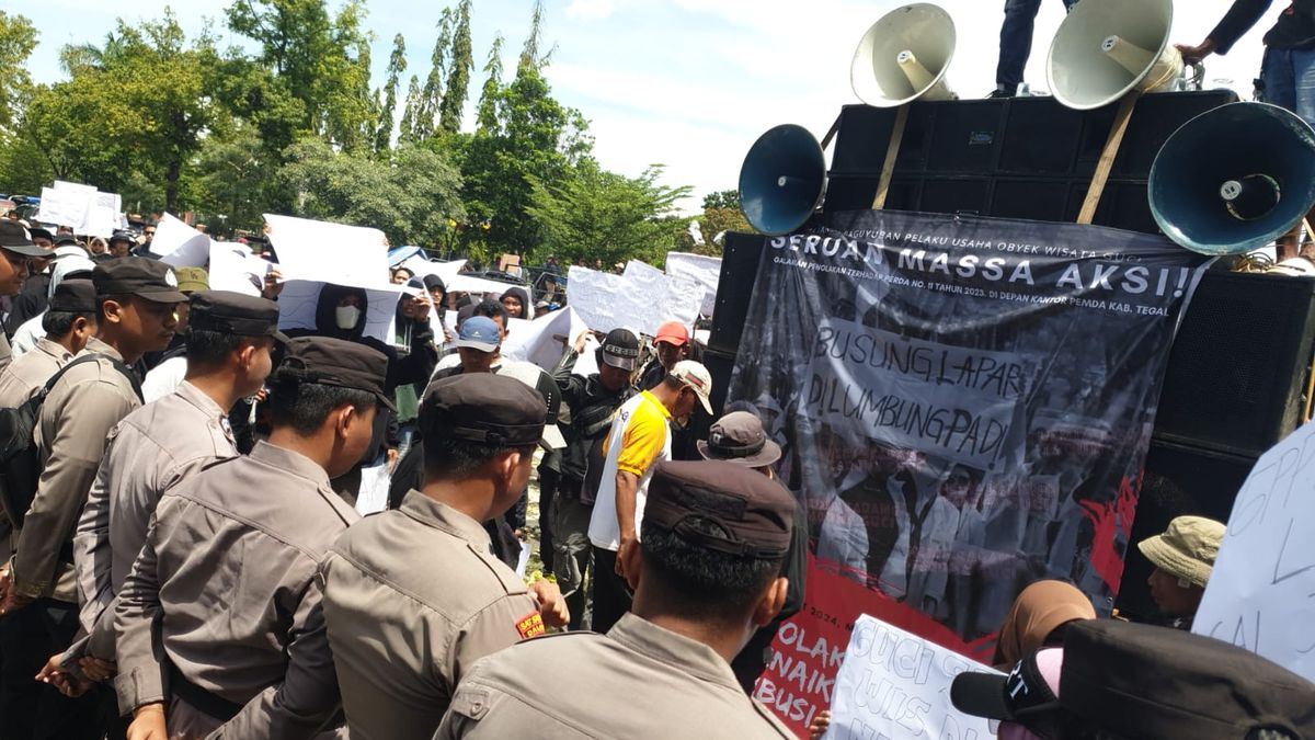 Tolak Kenaikan Tarif Retribusi Guci Ratusan Warga Gelar Demo Di Kantor