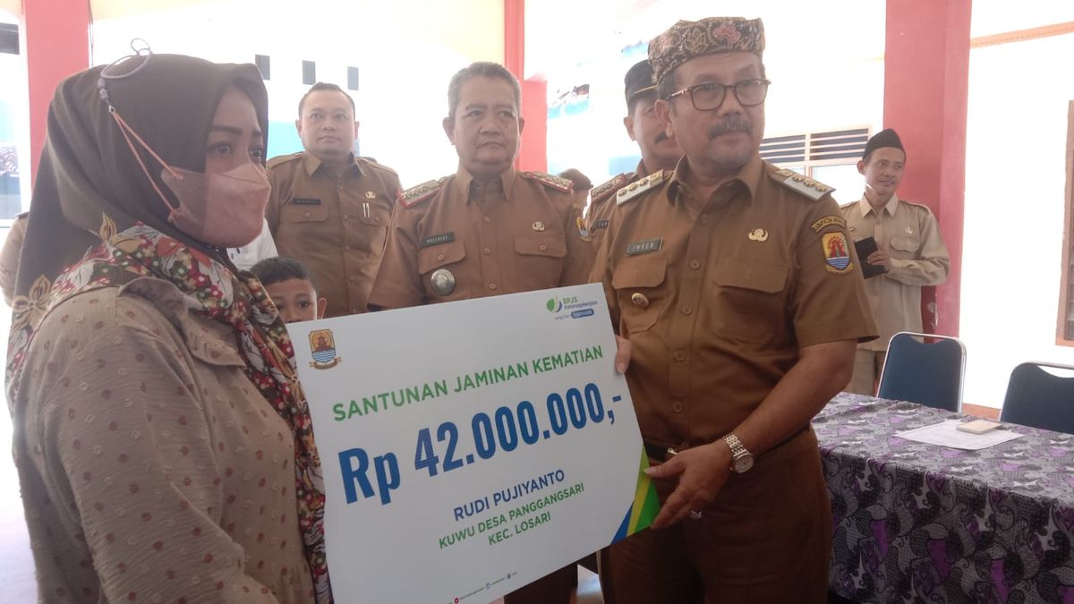 Perangkat Desa Dicover BPJS Ketenagakerjaan Bupati Cirebon Salurkan