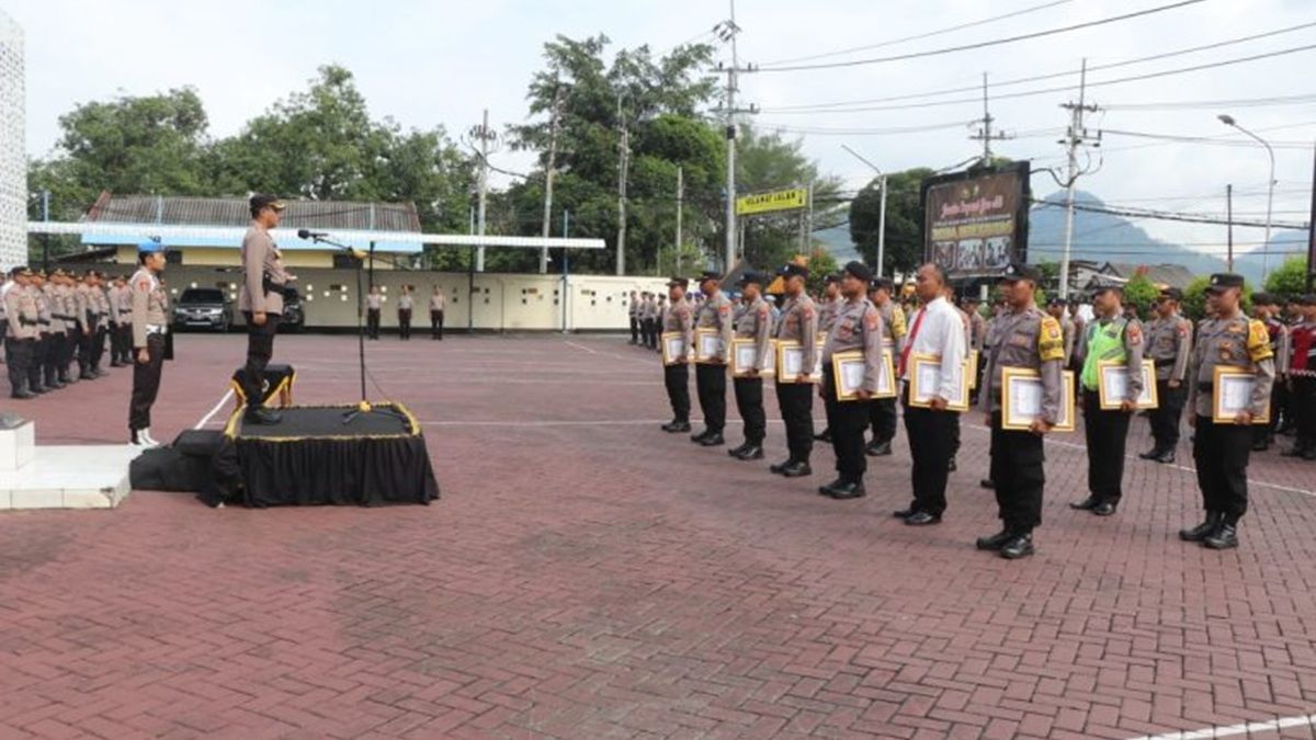 Anggota Polres Trenggalek Mendapat Penghargaan Dari Kapolres Ini