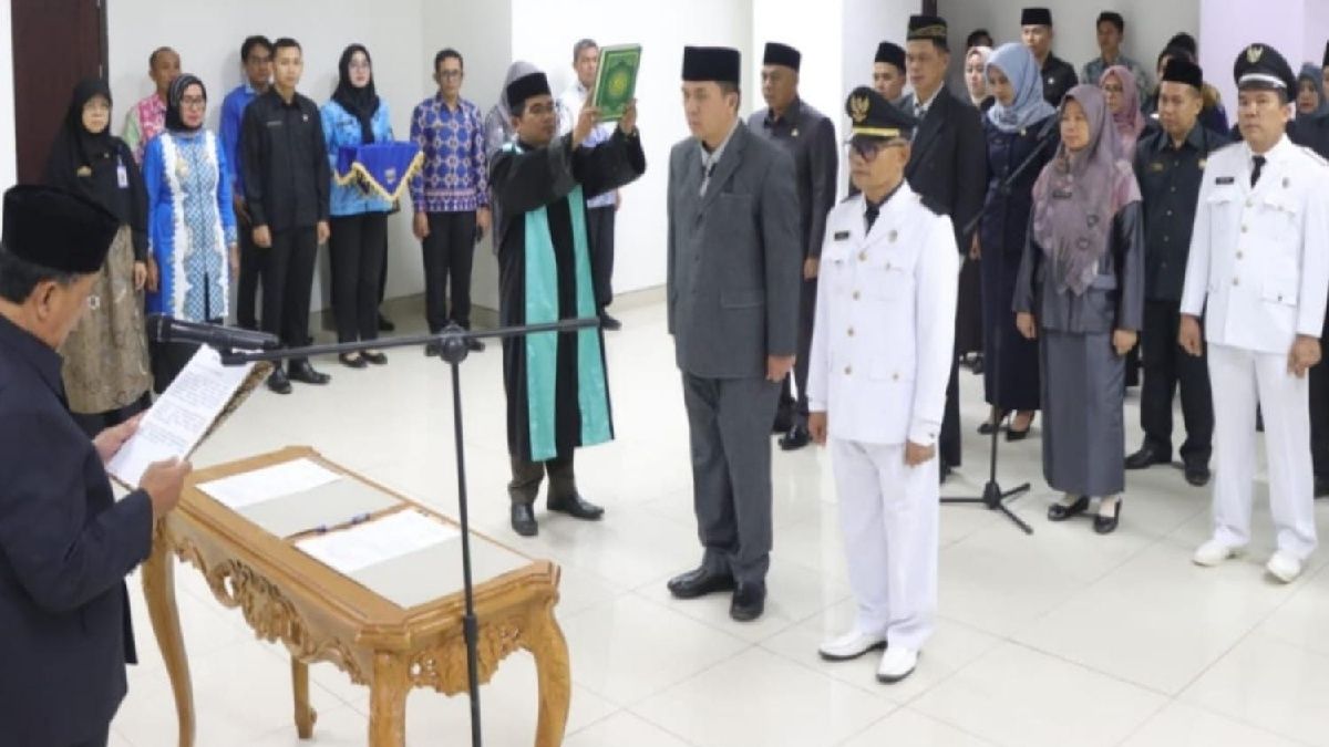 1 Kadis Dan Puluhan Pejabat Di Pesisir Barat Lampung Dilantik Ada