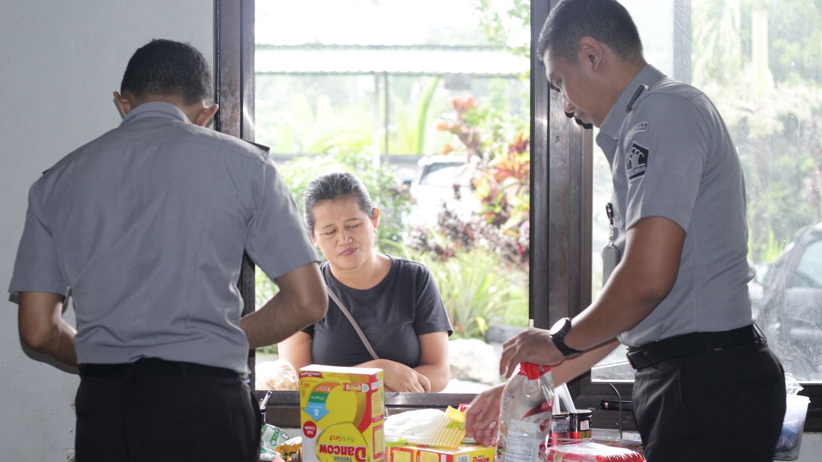 Haru Dan Bahagia Suasana Kunjungan Hari Raya Idul Fitri Di Lapas