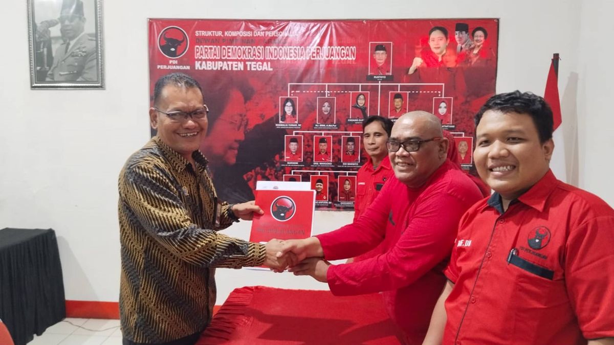 Pengacara Di Tegal Ambil Formulir Sekaligus Menyerahkan Pendaftaran