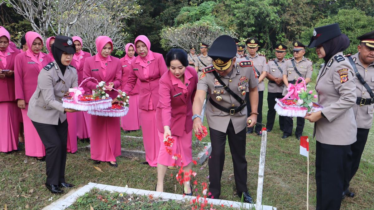 Kapolres Majalengka Mingpin Upacara Ziarah Jeung Tabur Bunga Di TMP