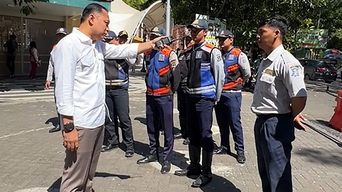 Perjuangan Eri Cahyadi Melawan Parkir Liar Di KBS Kisah Di Balik Tarif