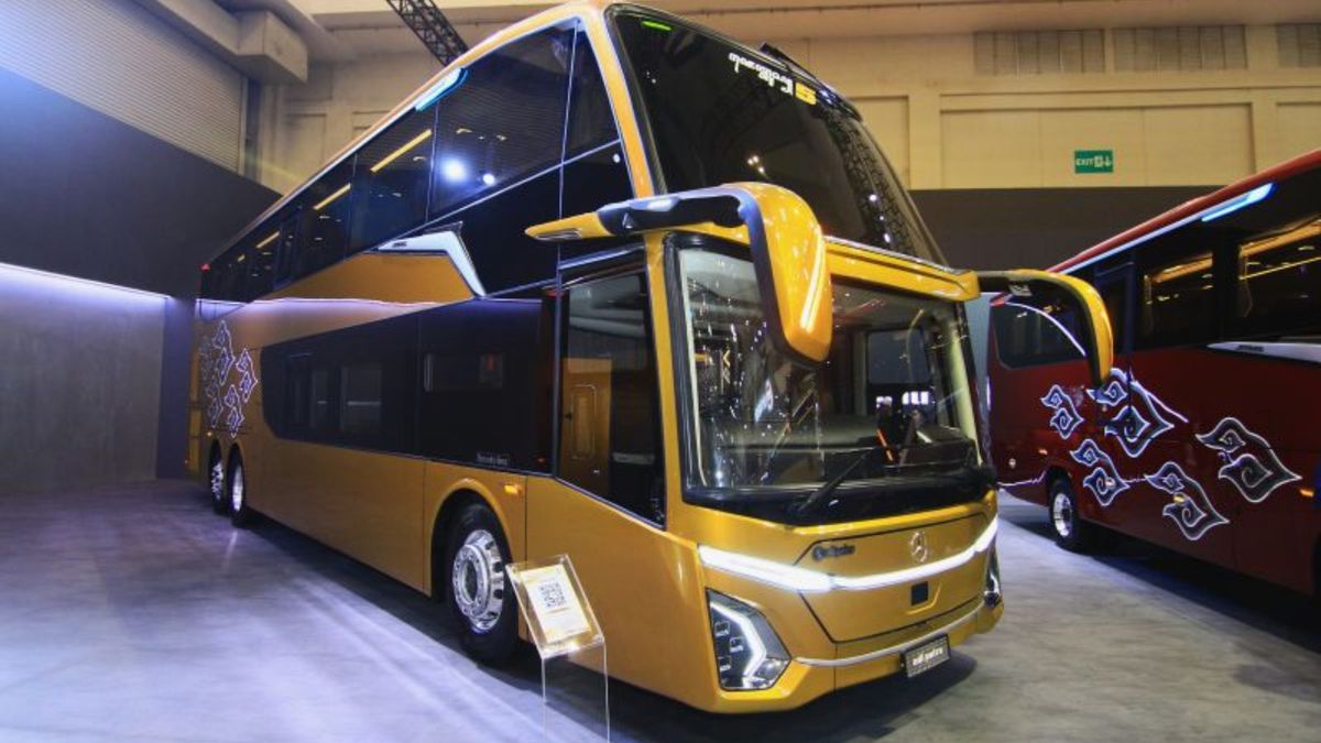 Adiputro Pamer Bus Tingkat Mewah Berbasis Mercedes Benz Bus O500 RSD