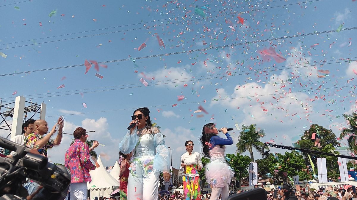 Balai Kota Tasikmalaya Dibanjiri Bintang Sinetron Dan Musisi Tanah Air