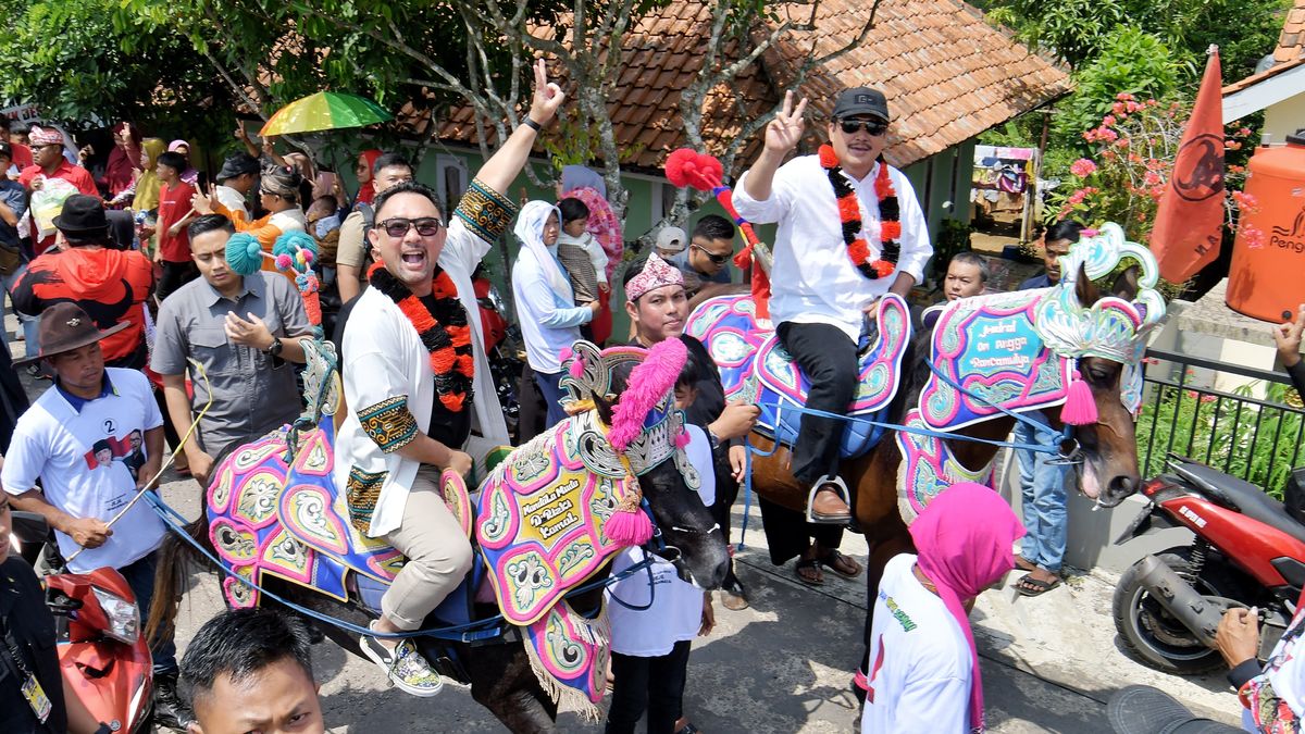 Bertemu Ribuan Warga Di Desa Kertaharja Sumedang Jeje Ronal Disambut