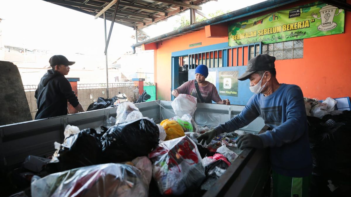 3 Cara Warga Simpangsari Kota Bandung Tuntaskan Sampah Di TPS Dan Tidak