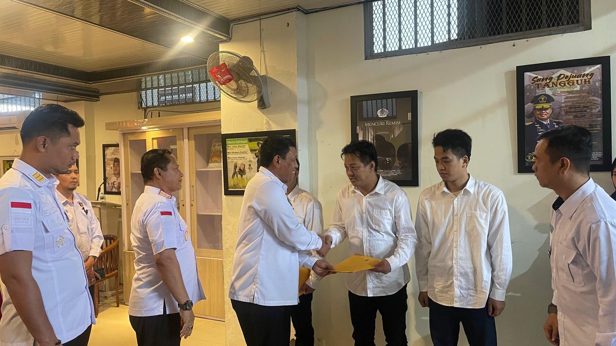 Lapas Narkotika Pangkalpinang Serahkan Remisi Natal 2024 Kepada