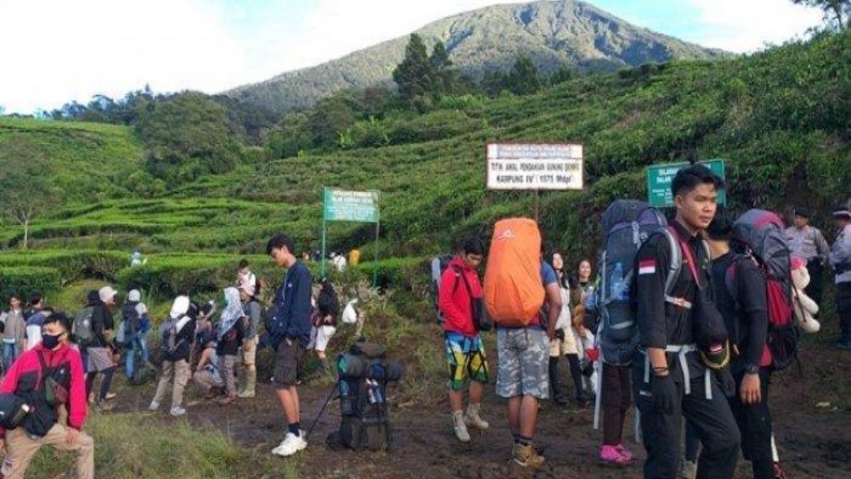 Brigade Seorang Pendaki Yang Tewas Di Puncak Gunung Dempo Pagar Alam