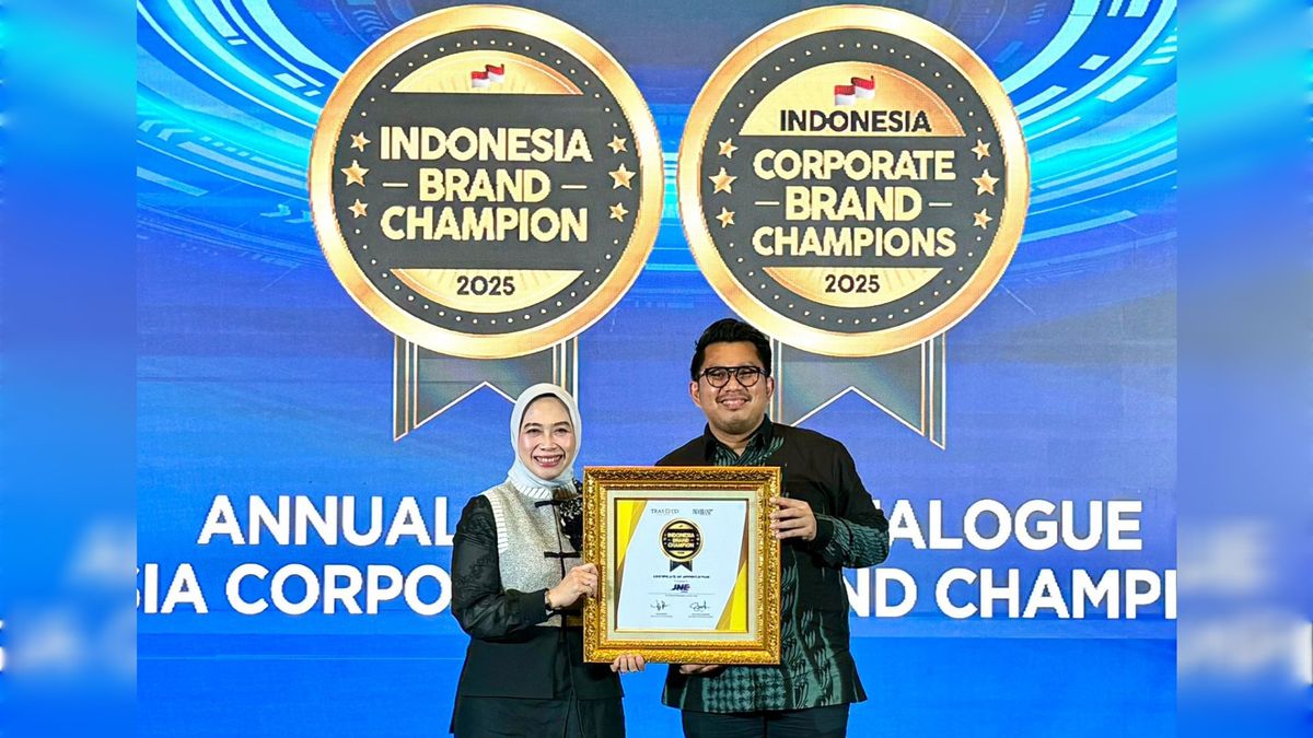 Jne Raih Penghargaan Indonesia Brand Champion Di Infobrand Summit