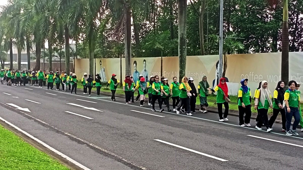 Ratusan Peserta Meriahkan Jalan Sehat Bionusa Di Kota Baru Parahyangan