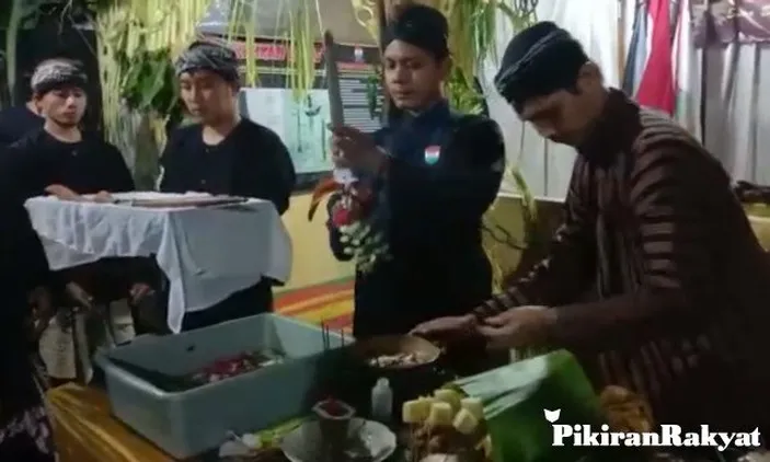 Cara Mencuci Keris Pusaka Di Malam 1 Suro Perhatikan Langkah