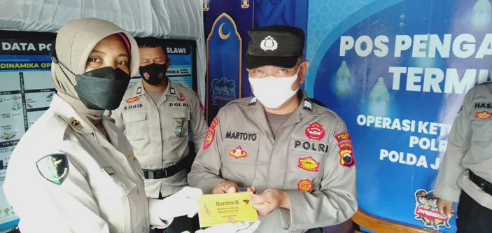 Cek Petugas Operasi Ketupat Candi Tim Dokkes Polres Tegal Beri