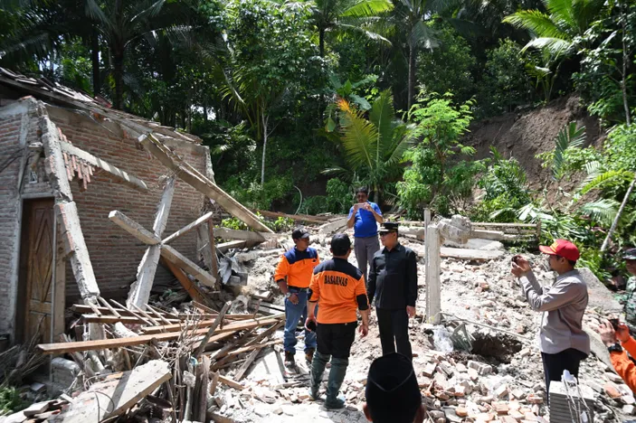 Berita Kebumen Hari Ini Hujan Deras Sebabkan Banjir Longsor Di