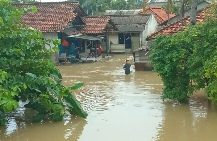 Tersapu Angin Kencang Hingga Terendam Banjir Puluhan Rumah Warga Di