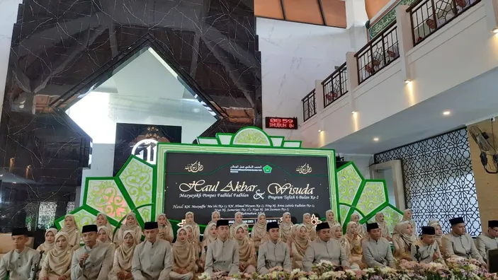 Penuh Haru Wisuda Ke Program Tahfidz Bulan Meriahkan Acara Haul