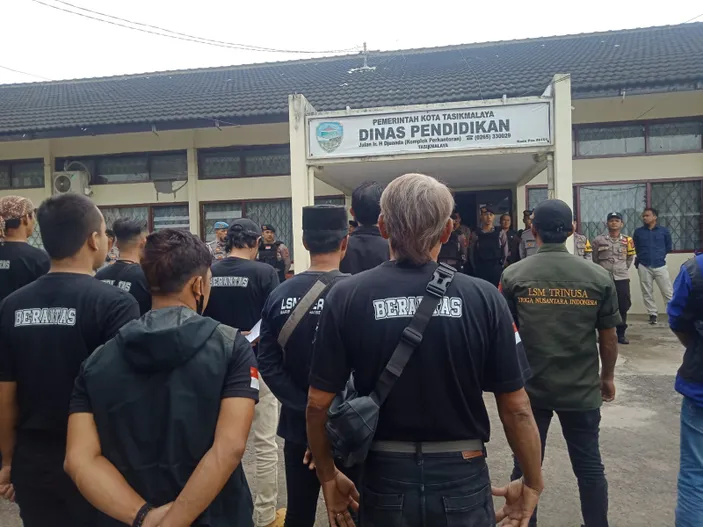 Demo Disdik Lsm Kompak Dorong Kejari Kota Tasikmalaya Usut Dugaan