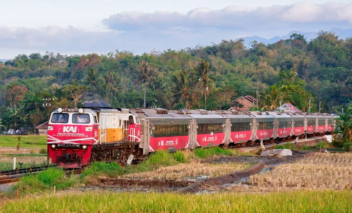 Makna Livery Merah HUT Ke 78 RI Yang Dipasang KAI Pada Lokomotif Dan