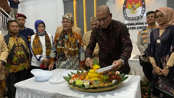 Resmikan Gedung KPU Kabupaten Cirebon Ketua KPU RI Ungkap Jumlah