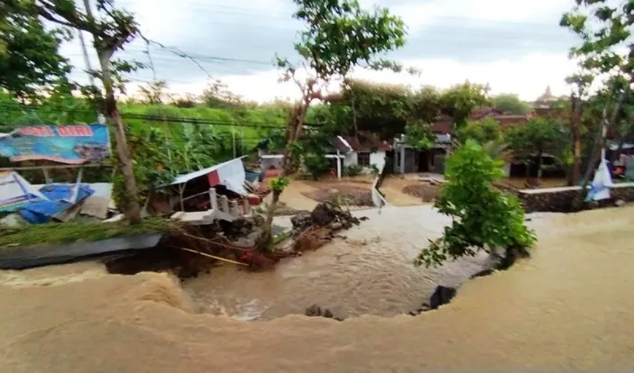 Banjir Melanda Kabupaten Demak Tanggul Jebol Sungai Meluap Dan