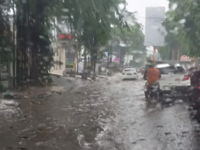 Inilah Kota Cirebon Seperti Tak Ada Solusi Hujan Sebentar Di Titik Ini