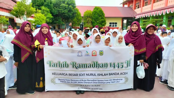 SDIT Nurul Ishlah Gelar Pawai Tarhib Ramadhan Pikiran Aceh