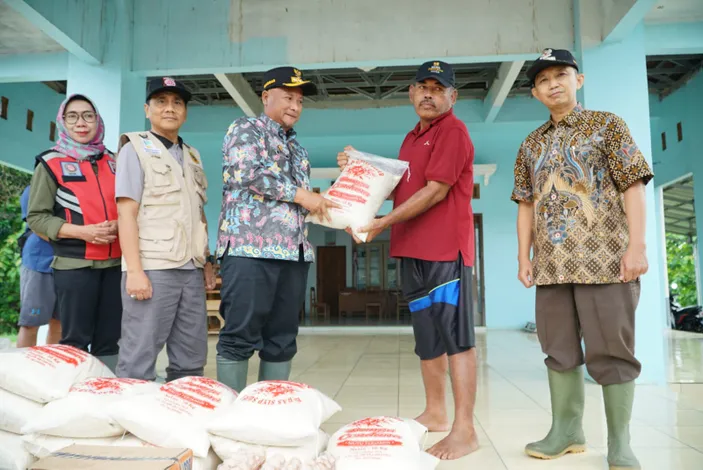 Pj Bupati Pati Beri Bantuan Sembako Dan Tinjau Lokasi Wilayah Terdampak