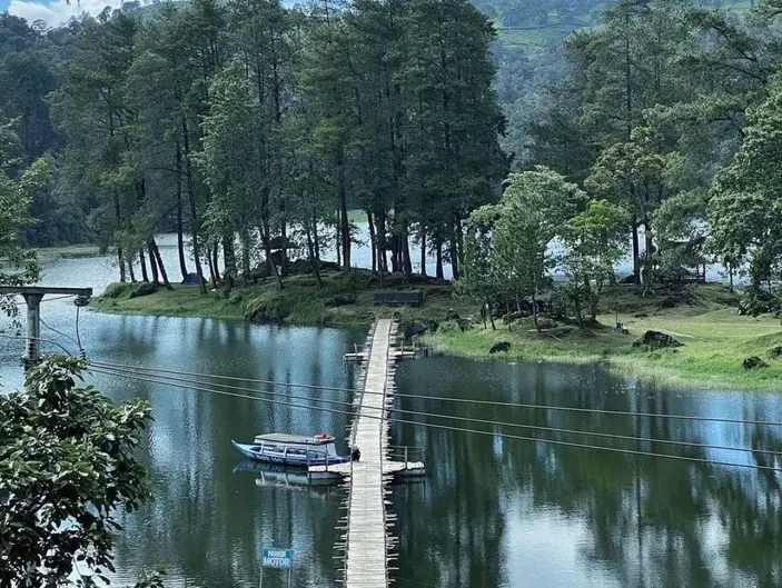 Situ Patenggang Wisata Danau Di Ciwidey Bandung Yang Memiliki