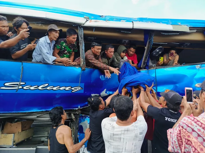 Kecelakaan Bus Putra Sulung Ditabrak Ka Rajabasa Korban Tewas