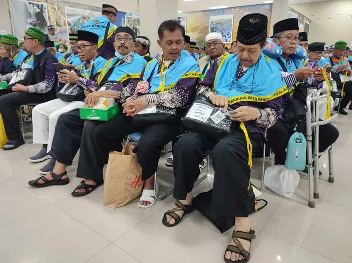 Kloter Pertama Jemaah Calon Haji Asal Subang Berangkat Dari Bijb