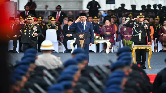 Presiden Jokowi Anugrahkan Tanda Kehormatan Bintang Bhayangkara Nararya