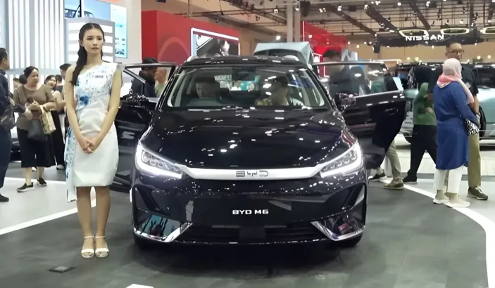 Byd M Mpv Resmi Diluncurkan Di Giias Dengan Harga Mulai Rp