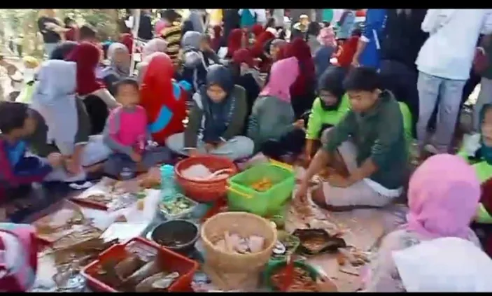 Emak Emak Warga Desa Girijaya Meriahkan HUT RI Ke 79 Dengan Lomba Masak