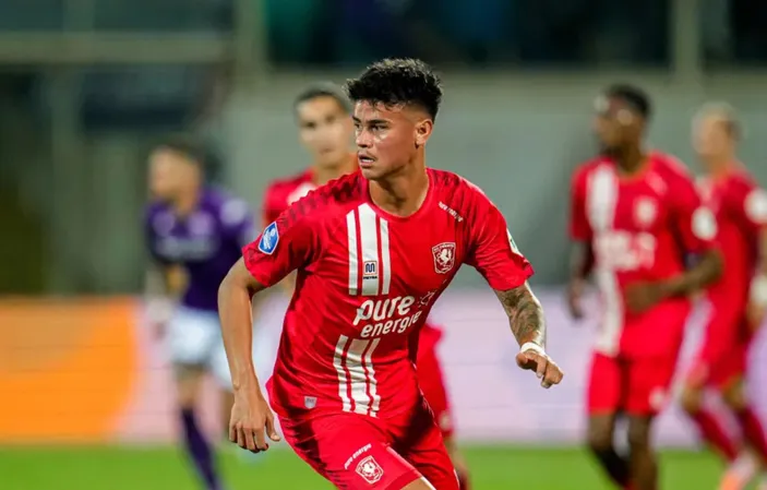 Hasil Liga Eropa 2024 2025 Penampilan Apik Mees Hilgers Bantu Twente