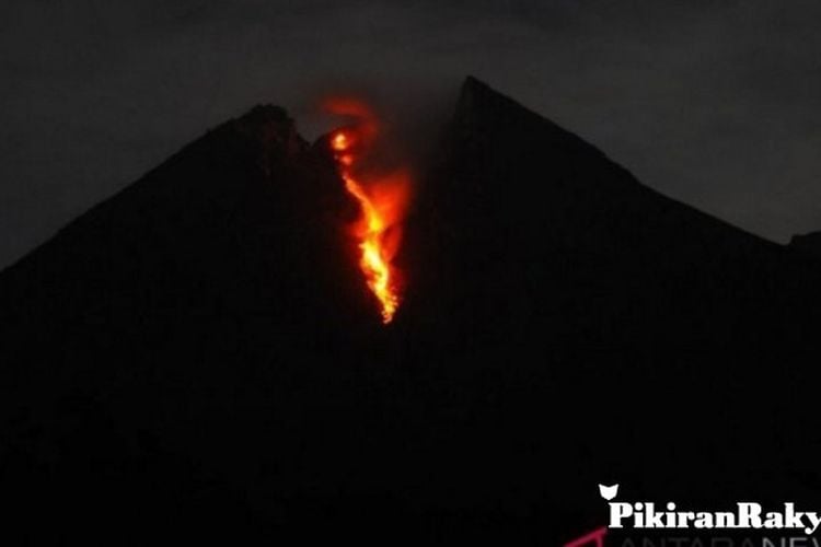 Gunung Merapi Meluncurkan Dua Guguran Lava Pijar