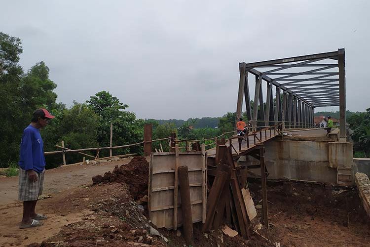 Rusak Hampir Setahun Jembatan Penghubung Purwakarta Subang Via Tanjung