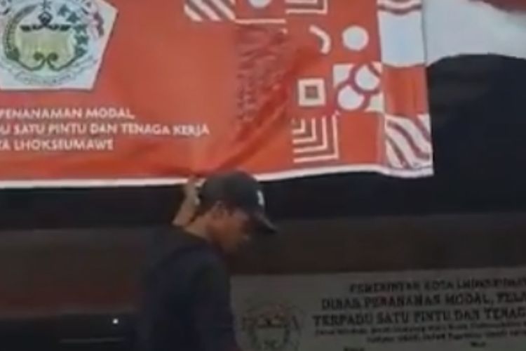 Viral Video Warga Cat Ulang Logo HUT Ke 75 Ri Di Aceh Dituding Punya