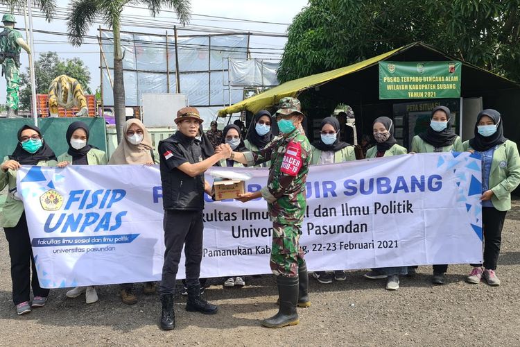 Bantu Korban Banjir Subang Fisip Unpas Salurkan Bantuan Ratusan Paket