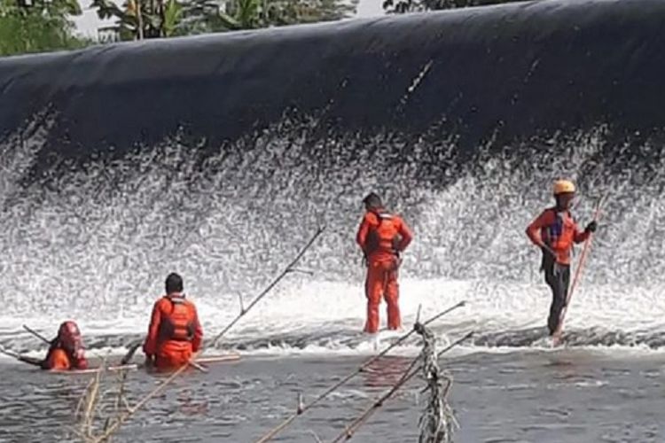 Pemancing Di Imogiri Hilang Sejak Selasa Tim Sar Gabungan Terus