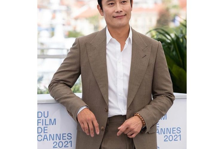 Lee Byung Hun Memberi Donasi Untuk Tempat Tinggal Senilai Juta Won