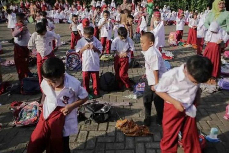 Parah Salah Satu Sekolah Di Tangerang Gelar Lomba Ganti Baju Saat MPLS